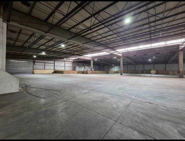 7,300M² WAREHOUSE TO LET IN MEREBANK EAST
